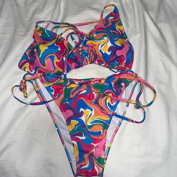 Bikini Set - Picture 1 of 3